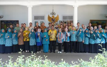 Dua desa di Kecamatan Cicantayan, Kabupaten Sukabumi, yakni Desa Cisande dan Desa Cicantayan, menjadi unggulan dalam ajang Gerakan Keluarga Indonesia dalam Peningkatan Kualitas Pendidikan dan Pengelolaan Ekonomi (Gelari Pelangi) tingkat Provinsi Jawa Barat.