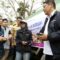 PEDULI: : Head of Sales XLSMART Northern 1 West, Horas Lubis bersama Menteri Komunikasi dan Digital Republik Indonesia, Meutya Viada Hafid saat mengunjungi lokasi penyaluran bantuan air bersih dari XLSMART di Kantor SAMSAT Aceh Tamiang pada Minggu (28/12).