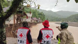 Banjir Cidadap Sukabumi: 75 KK Mengungsi, Puluhan Rumah Hanyut