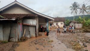 Update Banjir dan Longsor Terjang Sukabumi, Jembatan Putus dan Puluhan Rumah Rusak