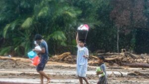 Kisah Puluhan Penyintas Bencana Bertahan di Malam Gelap Tanpa Pakaian Bersih