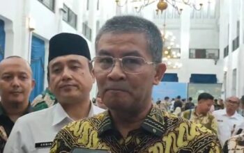 Wakil Gubernur Jawa Barat Erwan Setiawan memberikan keterangan di Bandung. (Ricky Prayoga)