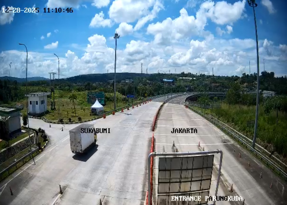 Satuan Lalu Lintas (Satlantas) Polres Sukabumi menerapkan sistem satu arah dengan skema contraflow (CB one way) di ruas Exit Tol Parungkuda Satuan Lalu Lintas (Satlantas) Polres Sukabumi menerapkan sistem satu arah dengan skema contraflow (CB one way) di ruas Exit Tol Parungkuda