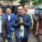 Mantan Gubernur Jawa Barat Ridwan Kamil (tengah) tiba untuk menjalani pemeriksaan di Gedung Merah Putih KPK, Jakarta, Selasa (2/12/2025). (Indrianto Eko Suwarso).