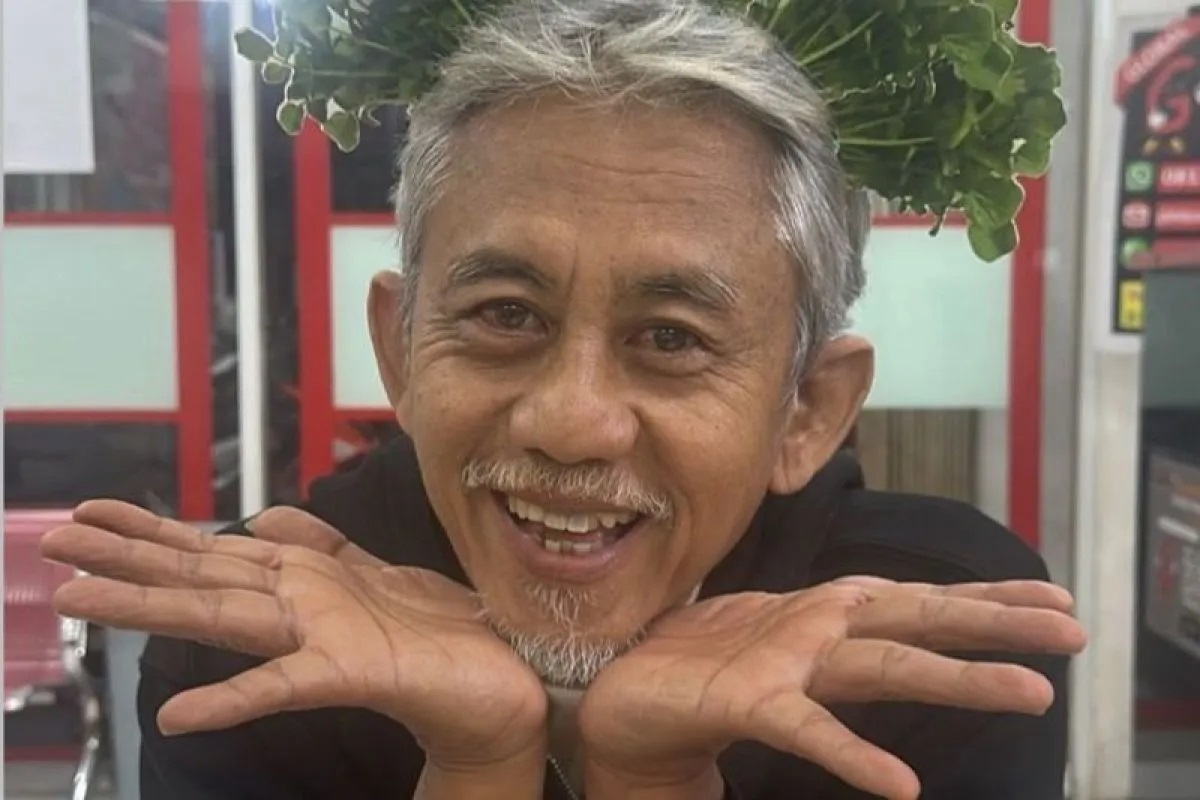Aktor senior sekaligus penyanyi Epy Kusnandar dikabarkan telah meninggal dunia pada usia 61 tahun. (Instagram-@epy_kusnandar_official)
