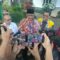 DIWAWANCARAI : Bupati Sukabumi, Asep Japar, saat diwawancarai.