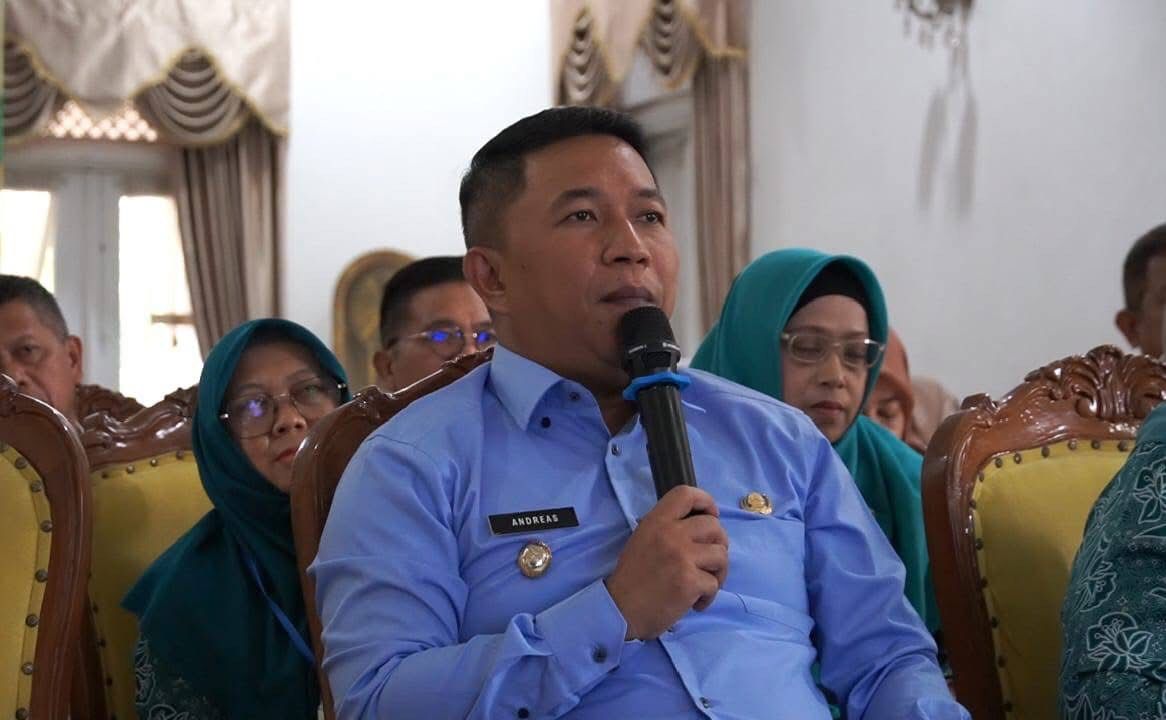 SAMBUTAN : Wakil Bupati Sukabumi, Andreas saat memberikan sambutan pada penilaian P2WKSS 2025 di Gedung Pendopo Sukabumi pada Selasa (02/12).