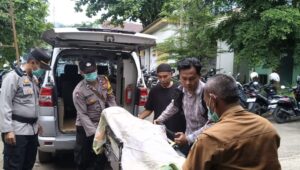 Mayat Pria Ditemukan di Bawah Pohon Mahoni, Polisi Ungkap Identitas Korban