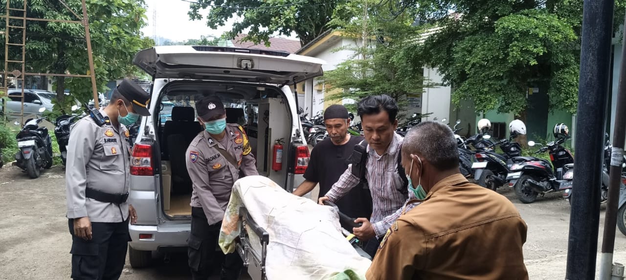 Suasana saat tim gabungn evakuasi jasad mayat di Bantargadung