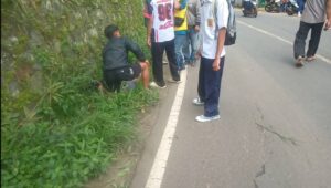 Potret Pelajar Terlempar ke Parit di Jalan Kiaradua Akibat Ngebut
