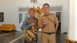 138 Warga Desa Cikembang Sukabumi Terima Sertifikat TORA