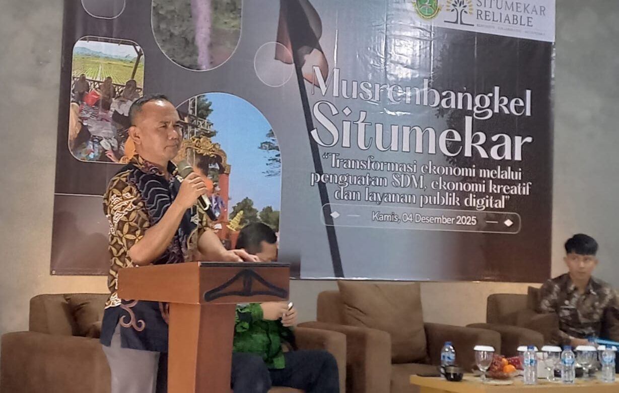 FT: BAMBANG/RADARSUKABUMI MUSRENBANG: Pemerintah Kelurahan Situmekar Kecamatan Lembursitu, Kota Sukabumi, saat menggelar Musrenbang, Kamis (4/12).