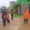 PENANGANAN: Sejumlah petugas BPBD Kota Sukabumi saat melakukan penanganan bencana di wilayah kerjanya, Kamis (4/12).
