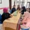 Petugas DP3A Kabupaten Sukabumi, saat koordinasi dengan keluarga korban pelecehan seksual di Cisaat.