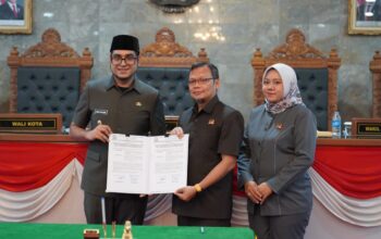 PARIPURNA: Wakil Wali Kota Sukabumi, Bobby Maulana saat menghadiri Rapat Paripurna DPRD Kota Sukabumi, belum lama ini.