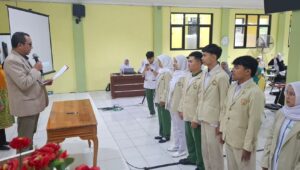 Ketua STIKes Sukabumi Lantik Pengurus KEMA 2025–2026, Tegaskan Pentingnya Regenerasi Organisasi