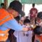 Relawan Gerakan Anak Negeri (GAN) berkolaborasi dengan Federasi Arung Jeram Indonesia (FAJI) Provinsi Jawa Barat (Jabar) melakukan pengobatan gratis dan pemberian gratis untuk penyitas bencana di Desa Simarlelan Kecamatan Muata Batang Turo, Minggu (7/12/2025).