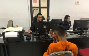 DIAMANKAN: Unit Reskrim Polsek Cikole Polres Sukabumi Kota mengamankan seorang pria berinisial D (31), warga Cibeber, Cianjur, Kamis (11/12).
