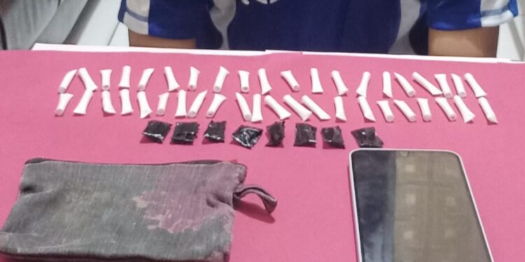 DIAMANKAN: Sejumlah barang bukti yang berhasil diamankan Satnarkoba Polres Sukabumi Kota, Jumat (12/12).
