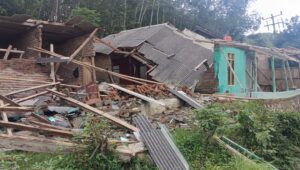 Hujan Deras Picu Pergeseran Tanah di Bantargadung, Dua Rumah Rusak