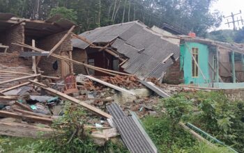 Kondisi rumah warga terdampak pergerakan tanah di Kampung Cijagung RT 06 RW 07, Desa Bojonggaling.