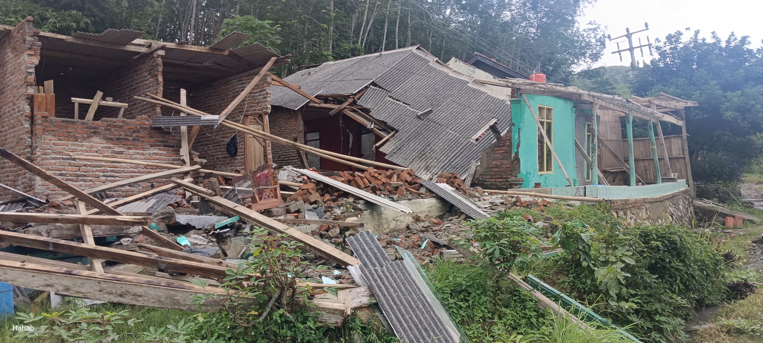 Kondisi rumah warga terdampak pergerakan tanah di Kampung Cijagung RT 06 RW 07, Desa Bojonggaling.