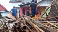 Cuaca Ekstrem Robohkan Rumah di Gunungpuyuh Kota Sukabumi