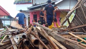 Cuaca Ekstrem Robohkan Rumah di Gunungpuyuh Kota Sukabumi