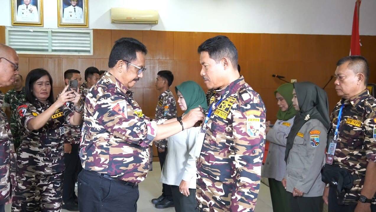 Rakercab KB FKPPI Kabupaten Sukabumi di Aula PKK Gedung Negara Pendopo Sukabumi, tepatnya di ruas Jalan Raya Ahmad Yani, Kecamatan Warudoyong, Kota Sukabumi pada Minggu (21/12/2025).