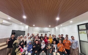 ANTUSIAS: Puluhan pengelola Perpustakaan Desa dan TBM se-Kabupaten Sukabumi saat mengikuti pelatihan penguatan literasi di Ruang Audio Visual Gedung Perpustakaan Kabupaten Sukabumi, beberapa waktu lalu.