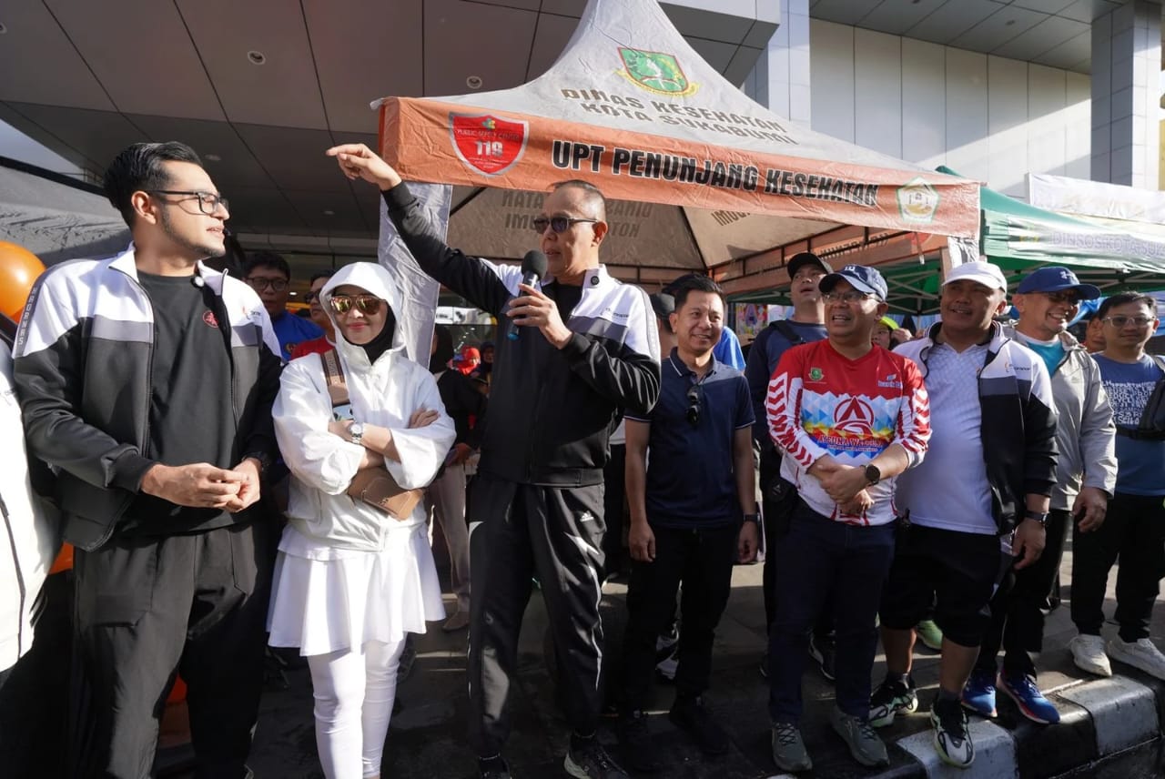 CFD: Wali Kota Sukabumi Ayep Zaki saat menghadiri Car Free Day (CFD) di Jalan Ahmad Yani, Minggu (28/12).