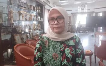 DIWAWANCARA: Kepala BPKPD Kota Sukabumi, Galih Marelia Anggraeni saat diwawancara sejumlah media, belum lama ini.(Bambang/Radar Sukabumi)