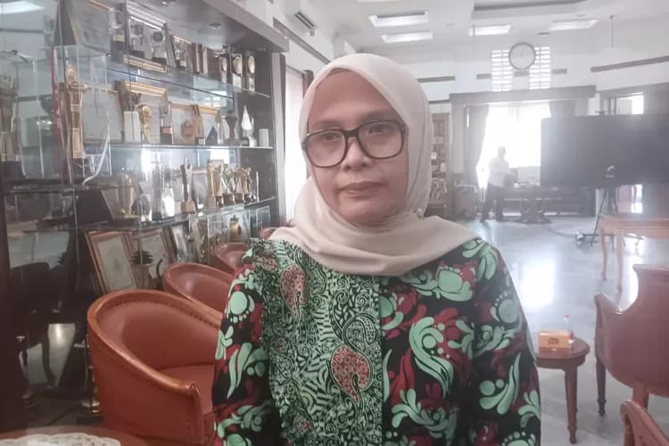 DIWAWANCARA: Kepala BPKPD Kota Sukabumi, Galih Marelia Anggraeni saat diwawancara sejumlah media, belum lama ini.(Bambang/Radar Sukabumi)