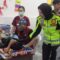 KHITAN: Sejumlah peserta saat mengikuti khitan gratis yang diselenggarakan Majelis Ta'lim Attaaib bekerja sama dengan LCS dan Polres Sukabumi Kota, Minggu (28/12).