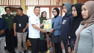Tekan Stunting, Pemkab Sukabumi Salurkan Beras Nutrizinc untuk Ibu Hamil