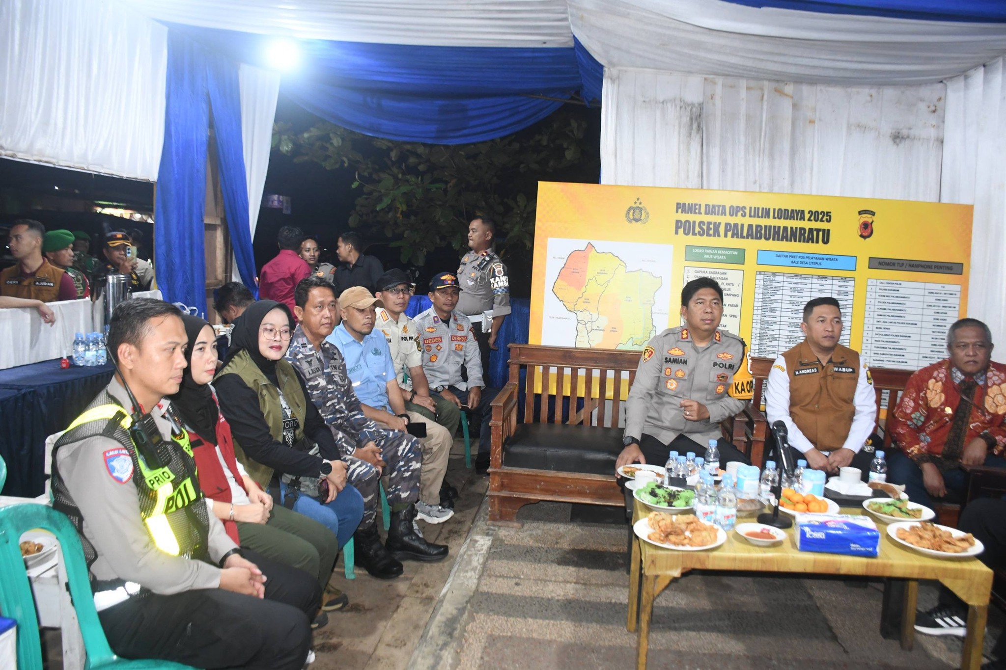Wakil Bupati Sukabumi Andreas bersama Kapolres Sukabumi AKBP Samian serta unsur Forkopimda dan Forkopimcam melakukan pemantauan sejumlah titik keramaian pada malam pergantian Tahun Baru 2026, Rabu (31/12/2025).