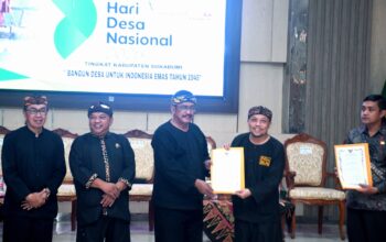 47 kepala desa dari 381 desa di Kabupaten Sukabumi memperingati Hari Desa Nasional (Hardesnas) 2026. Peringatan tersebut digelar di Aula Sekretariat Daerah Kabupaten Sukabumi, Kamis (15/1/2026).