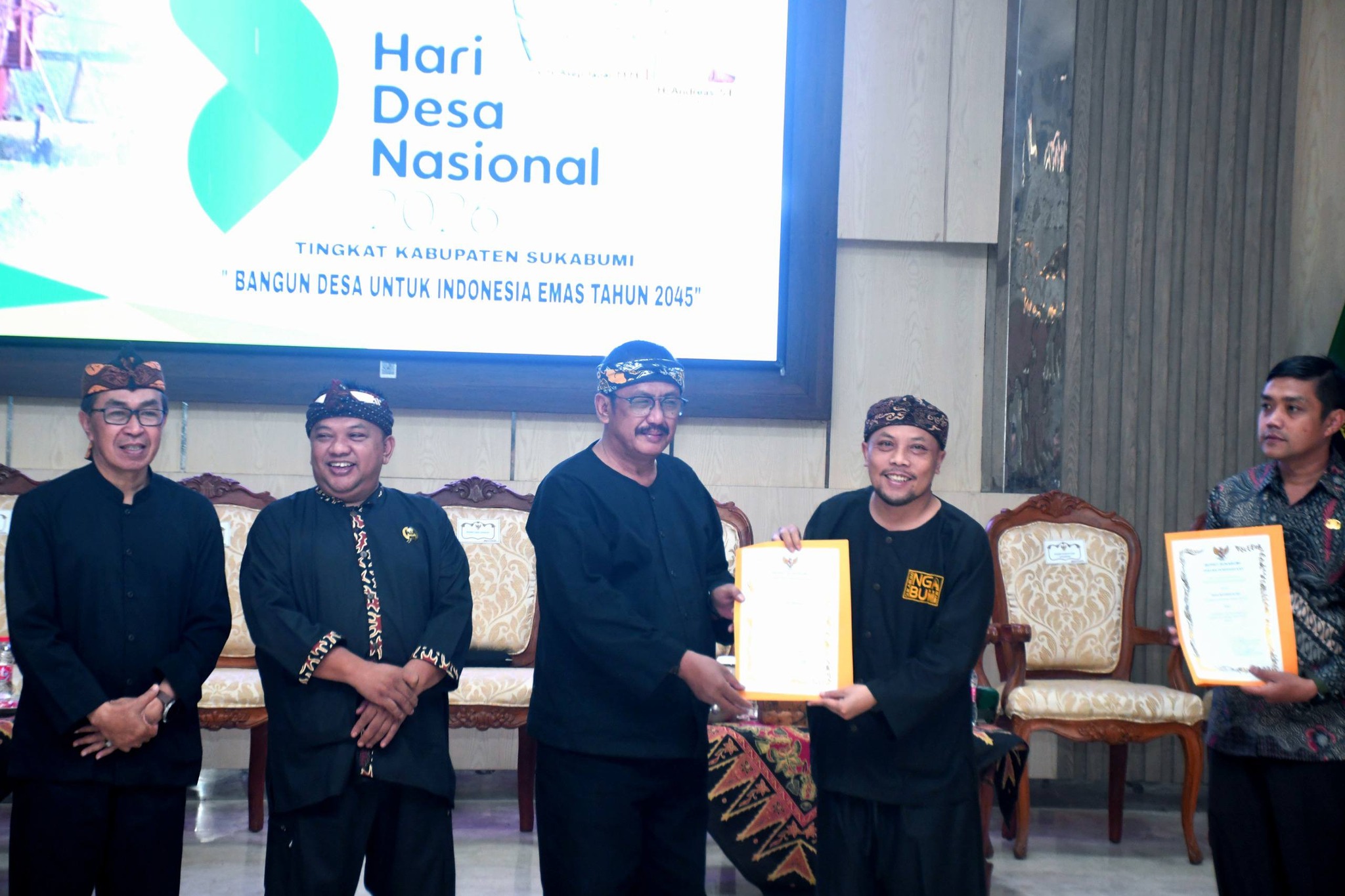 47 kepala desa dari 381 desa di Kabupaten Sukabumi memperingati Hari Desa Nasional (Hardesnas) 2026. Peringatan tersebut digelar di Aula Sekretariat Daerah Kabupaten Sukabumi, Kamis (15/1/2026).