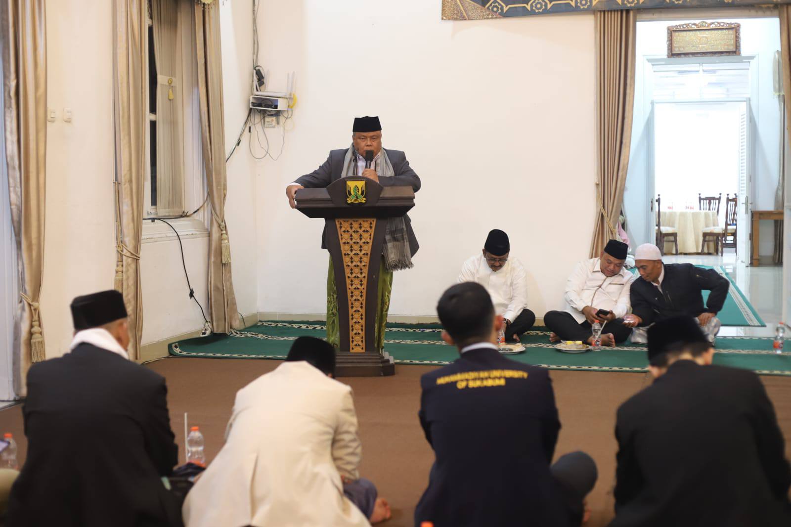 tausyiah oleh Ketua PCNU Kabupaten Sukabumi KH. E.S Mubarok.
