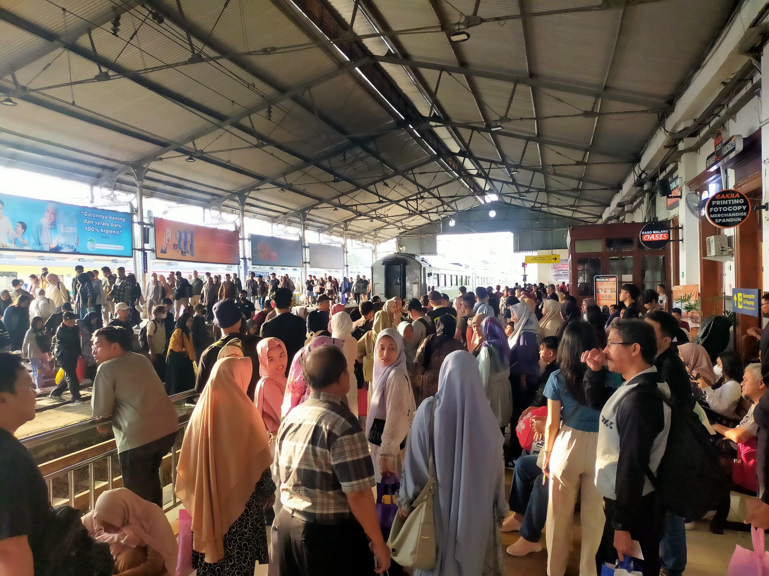 Selama masa Angkutan Natal dan Tahun Baru (Nataru) 2025/2026. Dua layanan andalan, KA Pangrango (Sukabumi–Bogor Paledang) dan KA Siliwangi (Sukabumi–Cipatat), mencatat rata-rata okupansi mencapai 90 persen pada periode 18 Desember 2025 hingga 3 Januari 2026.