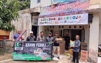 Majelis Daerah Korps Alumni HMI (KAHMI) Sukabumi kembali menunjukkan komitmennya dalam aksi kemanusiaan dengan menggelar kegiatan bakti sosial di tiga desa terdampak bencana di Kecamatan Nyalindung, yakni Bojong Kalong, Bojong Sari, dan Sukamaju, pada Selasa (6/1/2026).