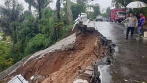 TPT Jabar Istimewa di Nyalindung Kembali Ambruk, Jalur Sukabumi–Sagaranten Tersendat