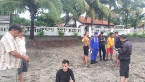 Dua Wisatawan Bogor Hilang Diseret Ombak Pantai Sunset