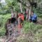 saluran irigasi di Desa Cibentang terputus dan mengancam sekitar 40 hektare sawah warga tidak teraliri air.