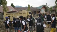 Relawan BRI Peduli Terjun Langsung Bersih-bersih Sekolah di Aceh Tamiang