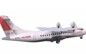 Pesawat ATR 42-600S yang bisa lepas landas dan mendarat di landasan pacu sepanjang hanya 800 meter.