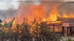 Saat Api Lahap Restoran Parantina Sukabumi, Warga Panik