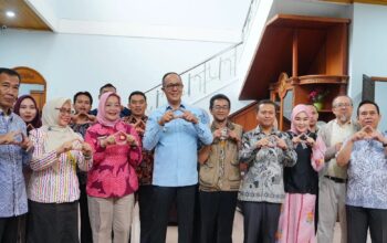 Wali Kota Sukabumi Ayep Zaki meresmikan rumah singgah gratis bagi warga Sukabumi di Kelurahan Sukaraja, Kecamatan Cicendo, Kota Bandung, Jumat (30/1/2026).