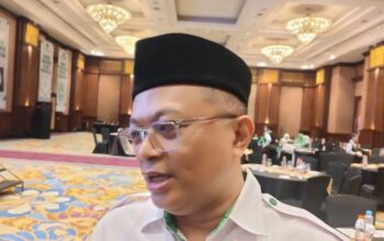 Anggota Komisi V DPRD Jawa Barat Zaini Shofari memberikan keterangan di Bandung.