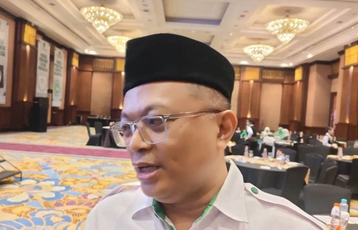 Anggota Komisi V DPRD Jawa Barat Zaini Shofari memberikan keterangan di Bandung.